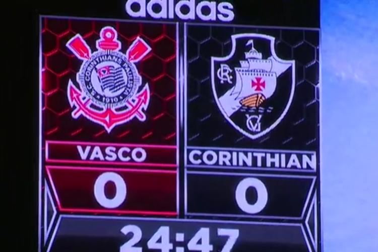 Placar eletrônico na Flórida Cup tinha escudos trocados