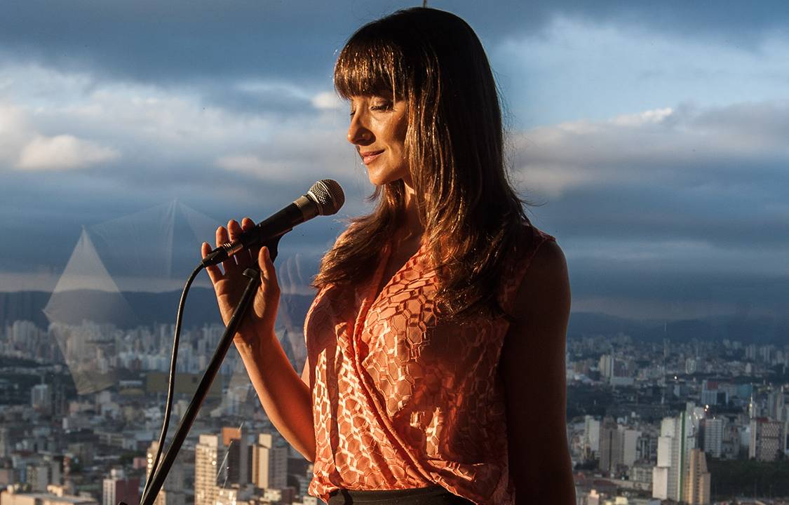 Apresentadora Sabrina Parlatore se apresenta no Terraço Itália, em São Paulo