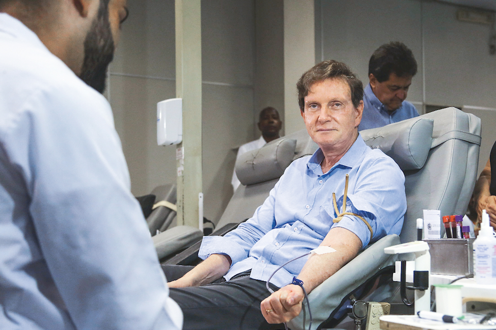 Dando o sangue: No Rio, Crivella falou cinco vezes em crise na posse, palavra que Eduardo Paes não usou em 2013