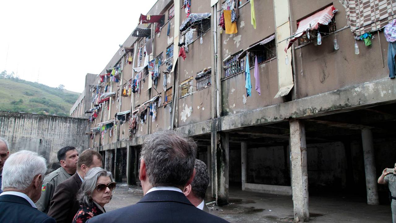 Ministra Cármen Lúcia faz visita surpresa ao Presídio central de Porto Alegre - 18/11/2016