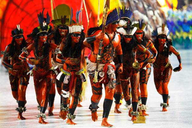 Com o enredo 'Carnavaleidoscópio tropifágico', a escola de samba Paraíso do Tuiuti abre a primeira noite de desfiles no Sambódromo da Marquês de Sapucaí, no Rio de Janeiro (RJ) - 26/02/2017 Com o enredo 'Carnavaleidoscópio tropifágico', a escola de samba Paraíso do Tuiuti abre a primeira noite de desfiles no Sambódromo da Marquês de Sapucaí, no Rio de Janeiro (RJ) - 26/02/2017