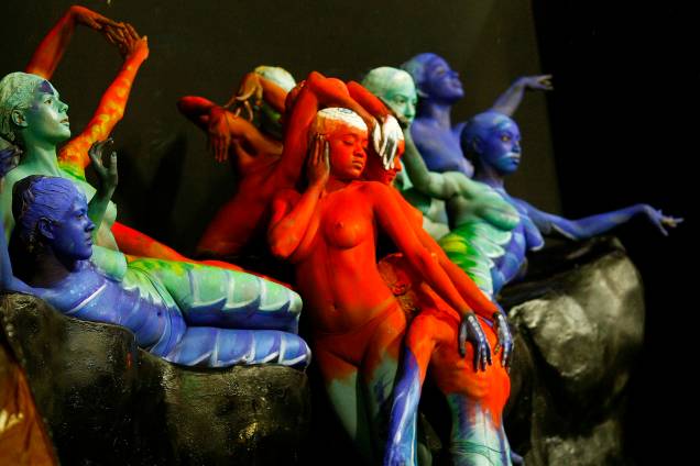 Com o enredo 'Carnavaleidoscópio tropifágico', a escola de samba Paraíso do Tuiuti abre a primeira noite de desfiles no Sambódromo da Marquês de Sapucaí, no Rio de Janeiro (RJ) - 26/02/2017 Com o enredo 'Carnavaleidoscópio tropifágico', a escola de samba Paraíso do Tuiuti abre a primeira noite de desfiles no Sambódromo da Marquês de Sapucaí, no Rio de Janeiro (RJ) - 26/02/2017
