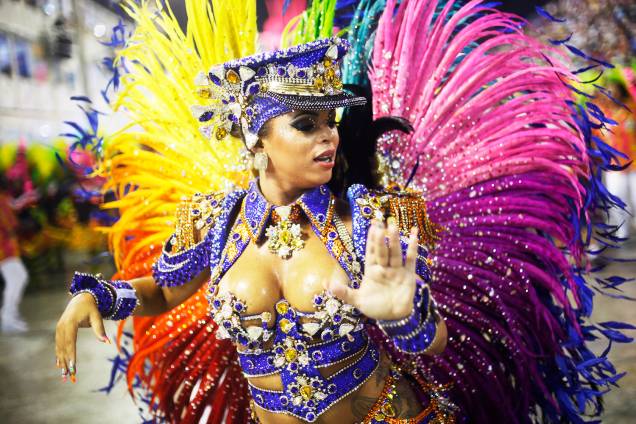 A rainha de bateria da Paraíso do Tuiuti, Caroline Marins, durante a primeira noite de desfiles na Marquês de Sapucaí - 26/02/2017 A rainha de bateria da Paraíso do Tuiuti, Caroline Marins, durante a primeira noite de desfiles na Marquês de Sapucaí - 26/02/2017