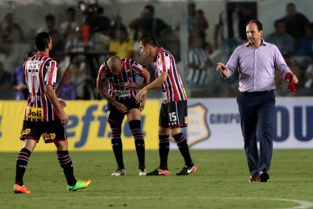 Rogério Ceni celebra fim de jejum na Vila e brilho dos jovens