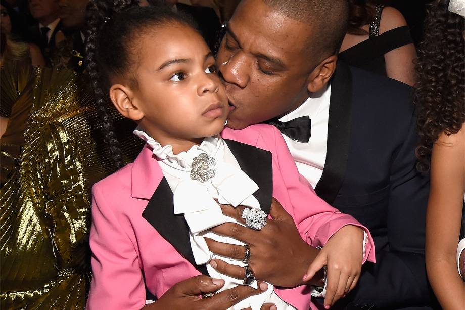 Blue Ivy Carter e Jay Z durante a cerimônia da 59ª edição da maior premiação da música no Staples Center, em Los Angeles, nos Estados Unidos - 12/02/2017