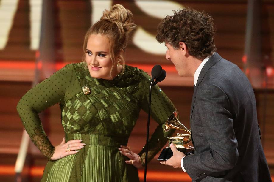 A cantora Adele durante a cerimônia da 59ª edição do Grammy no Staples Center, em Los Angeles, nos Estados Unidos - 12/02/2017