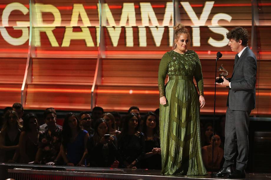 A cantora Adele durante a cerimônia da 59ª edição do Grammy no Staples Center, em Los Angeles, nos Estados Unidos - 12/02/2017