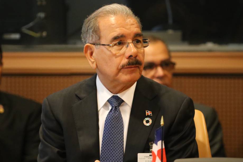 Danilo Medina - A República Dominicana foi o país onde a Odebrecht pagou a maior quantidade de propinas em relação aos contratos. Foram 92 milhões de dólares frente 163 milhões em benefícios obtidos pela empreiteira. No início de fevereiro, os brasileiros assinaram um acordo de leniência com os procuradores locais e pagarão um multa de 184 milhões de dólares em oito anos. O conteúdo teve sigilo decretado