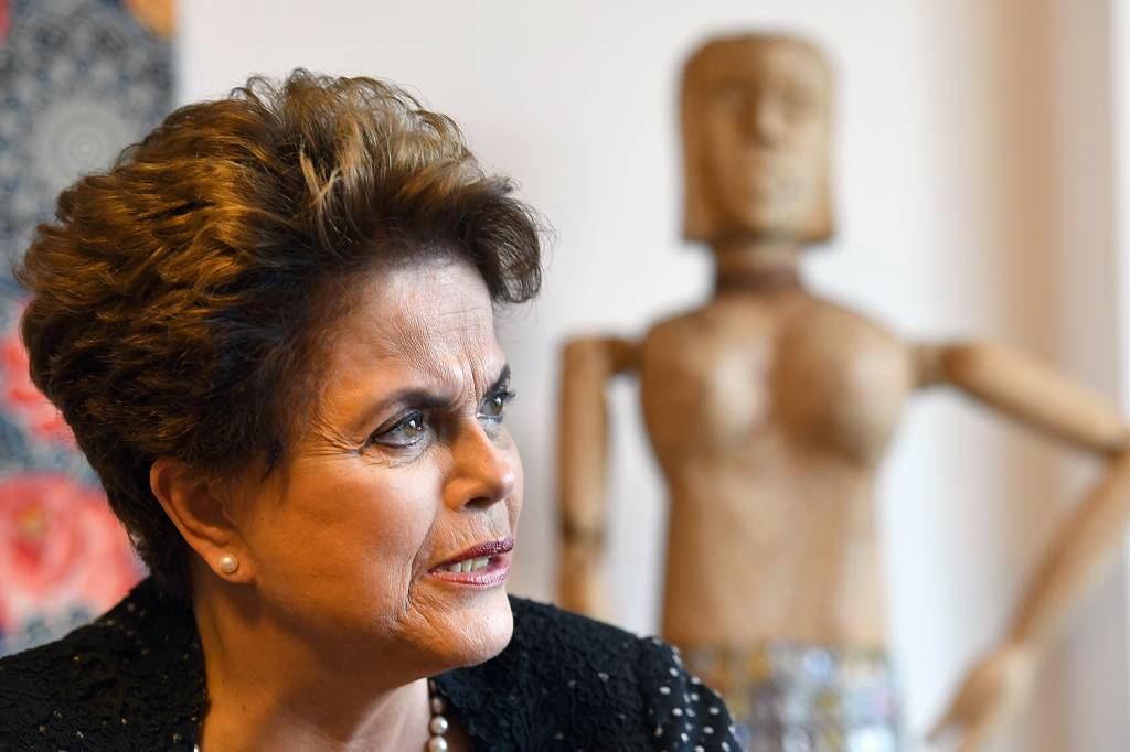 Depois do português e do espanhol, Dilma assassina o francês