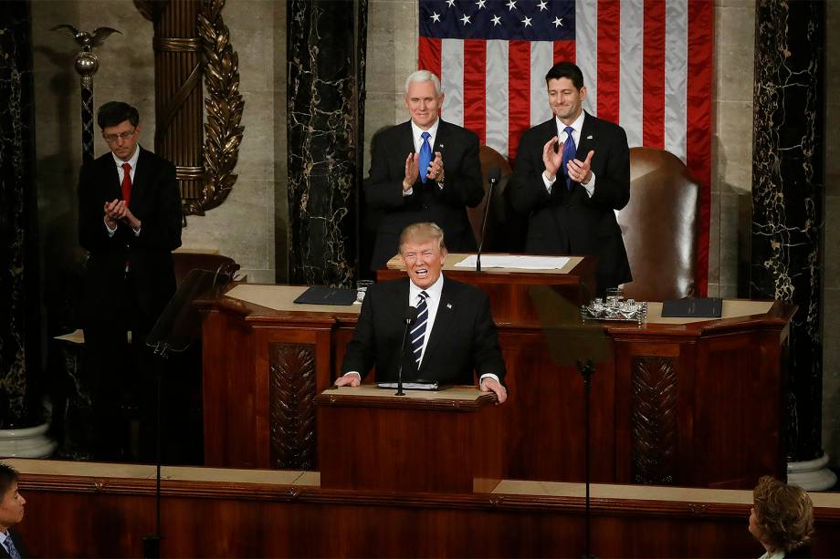 O presidente americano Donald Trump faz seu primeiro discurso em sessão conjunta aos legisladores do Senado e da Câmara de Representantes dos EUA - 28/02/2017