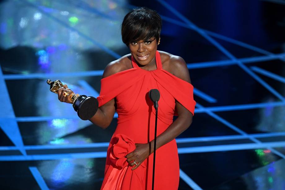 Viola Davis conquista o Oscar de Melhor Atriz Coadjuvante pelo filme 'Um Limite Entre Nós' - 26/02/2017