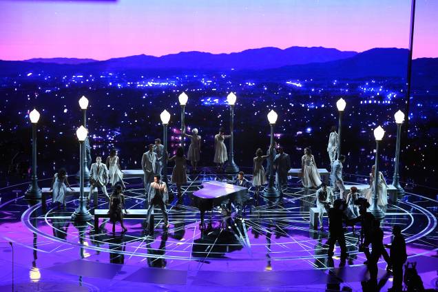 John Legend apresenta a canção "City of Stars" do filme 'La La Land: Cantando Estações' durante a cerimônia do Oscar - 26/02/2017 John Legend apresenta a canção "City of Stars" do filme 'La La Land: Cantando Estações' durante a cerimônia do Oscar - 26/02/2017