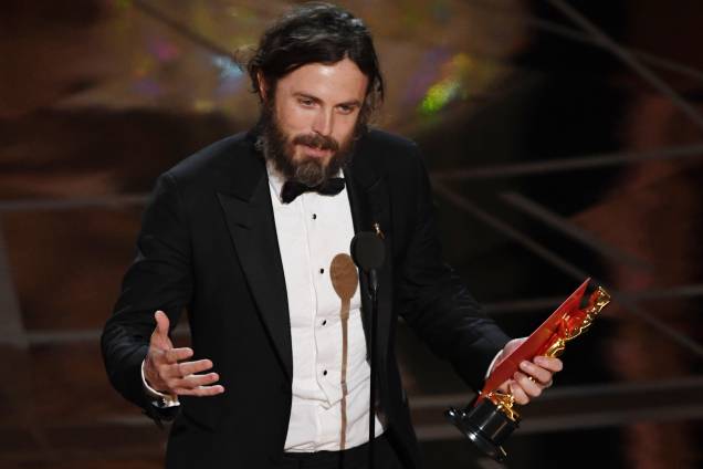 Casey Affleck recebe o Oscar de Melhor Ator pelo filme 'Manchester À Beira-Mar' - 27/02/2017 Casey Affleck recebe o Oscar de Melhor Ator pelo filme 'Manchester À Beira-Mar' - 27/02/2017
