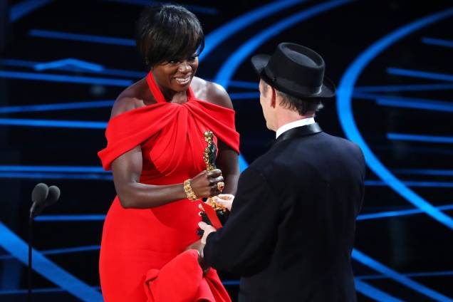 Viola Davis conquista o Oscar de Melhor Atriz Coadjuvante pelo filme 'Um Limite Entre Nós' - 26/02/2017 Viola Davis conquista o Oscar de Melhor Atriz Coadjuvante pelo filme 'Um Limite Entre Nós' - 26/02/2017