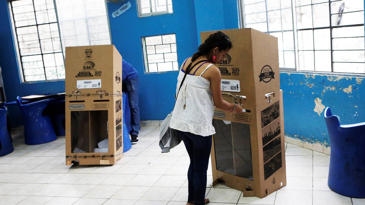 Equador realiza eleição presidencial neste domingo (19)