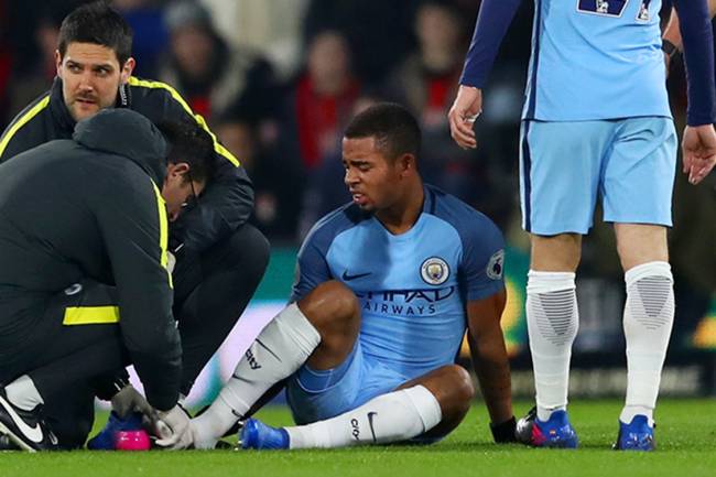 Gabriel Jesus se machuca durante partida entre Machester City e AFC Bournemouth Gabriel Jesus se machuca durante partida entre Machester City e AFC Bournemouth