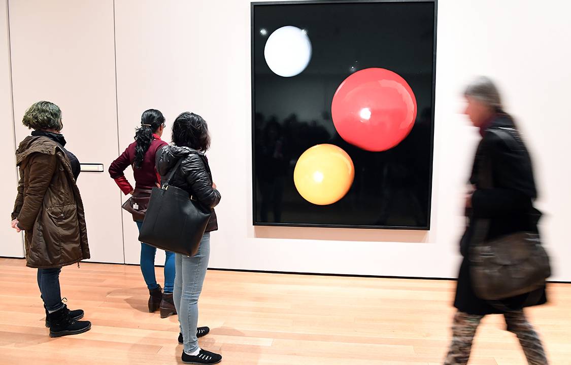 Museu de Arte Moderna (MoMA), de Nova York, exibe peças de artistas muçulmanos em protesto contra o decreto de Donald Trump, que impede pessoas nascidas em países muçulmanos a entrar no país