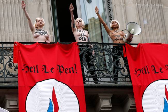 Ativistas feministras protestam contra Marina Le Pen Ativistas feministas protestam contra Marine le Pen, candidata de extrema direita à presidência da França