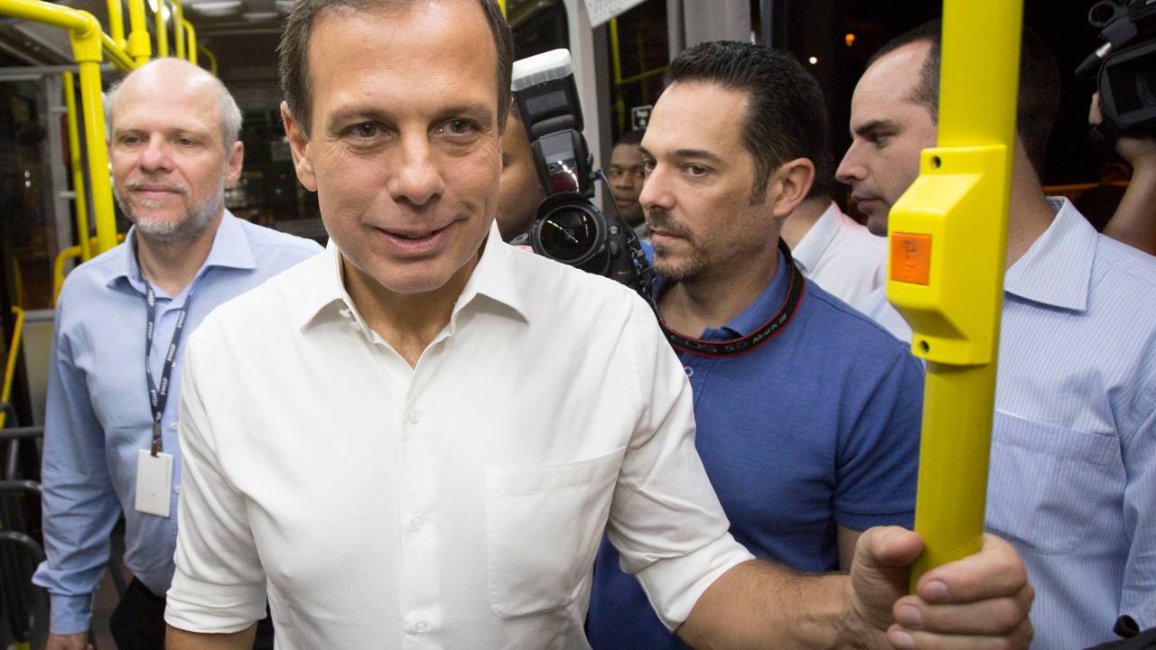 João Doria visita terminal de ônibus
