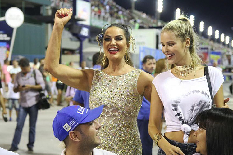 Luiza Brunet e sua filha, Yasmin, em ensaio da Imperatriz - 18/02/2017