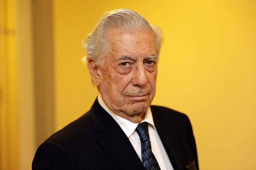 Mario Vargas Llosa, escritor e Nobel da Literatura, morre aos 89 anos