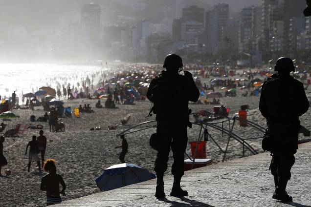 Militares das Forças Armadas e da Força Nacional reforçam o policiamento nas praias e ruas do Centro do Rio de Janeiro - 14/02/2017 Militares das Forças Armadas e da Força Nacional reforçam o policiamento nas praias e ruas do Centro do Rio de Janeiro - 14/02/2017