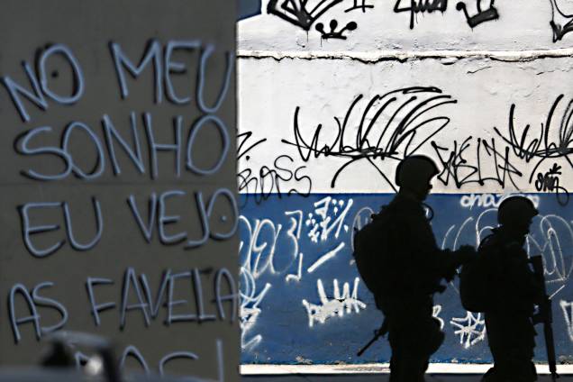 Militares das Forças Armadas e da Força Nacional reforçam a segurança no Rio de Janeiro - 15/02/2017 Militares das Forças Armadas e da Força Nacional reforçam a segurança no Rio de Janeiro - 15/02/2017