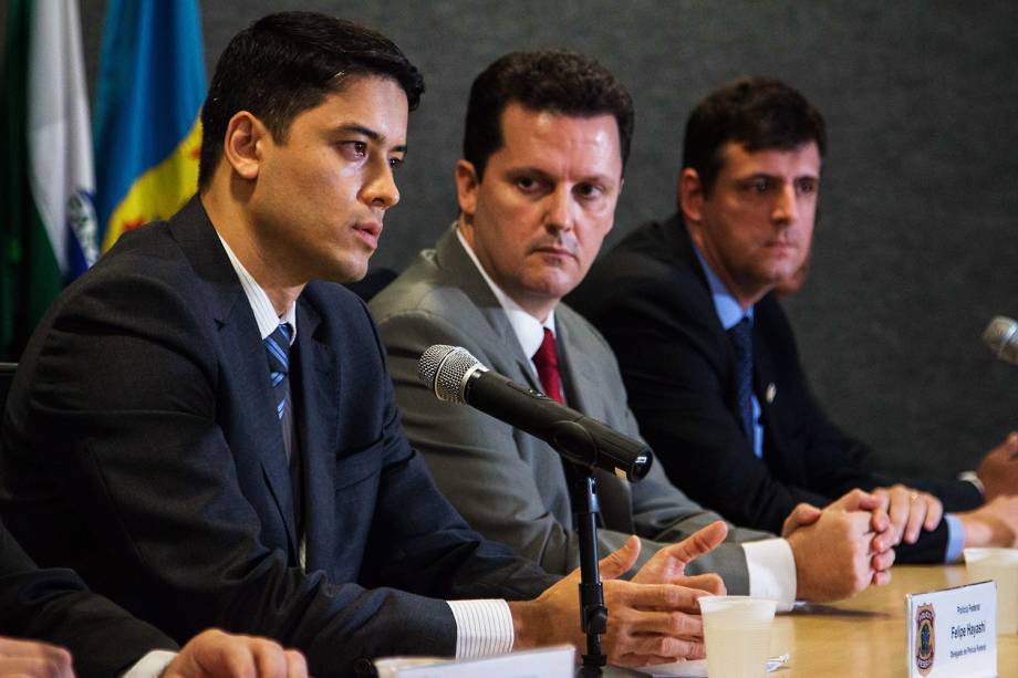 O Delegado de Polícia Federal, Felipe Hayashi, durante coletiva na sede da Polícia Federal em Curitiba (PR), sobre a Operação Research, deflagrada nesta quarta-feira (15). - 15/02/2017