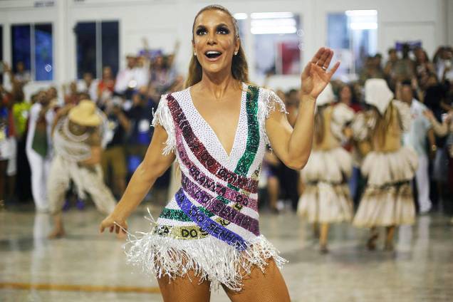 Com o enredo ' Ivete do rio ao Rio', a escola de samba Acadêmicos do Grande Rio desfila no Sambódromo da Marquês de Sapucaí, no Rio de Janeiro (RJ) - 26/02/2017 Com o enredo ' Ivete do rio ao Rio', a escola de samba Acadêmicos do Grande Rio desfila no Sambódromo da Marquês de Sapucaí, no Rio de Janeiro (RJ) - 26/02/2017