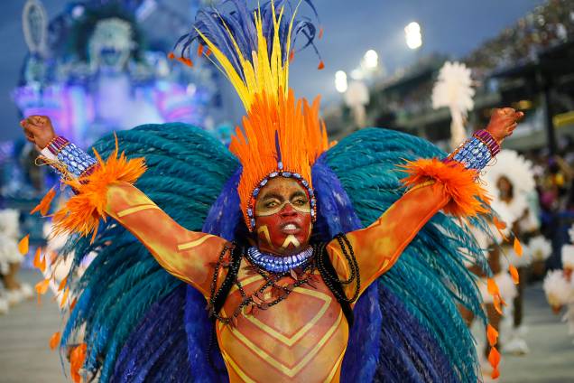Com o enredo 'A virgem dos lábios de mel - Iracema', a escola de samba Beija-Flor de Nilópolis desfila no Sambódromo da Marquês de Sapucaí, no Rio de Janeiro (RJ) - 27/02/2017 Com o enredo 'A virgem dos lábios de mel - Iracema', a escola de samba Beija-Flor de Nilópolis desfila no Sambódromo da Marquês de Sapucaí, no Rio de Janeiro (RJ) - 27/02/2017