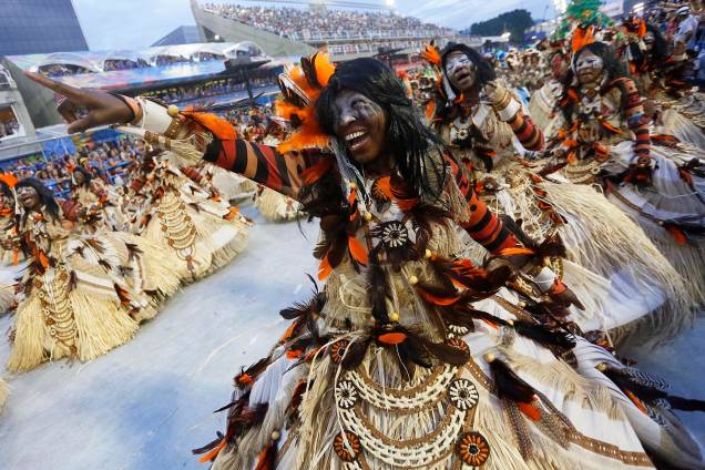 Beija-Flor de Nilópolis é a última escola a desfilar na primeira noite do Carnaval carioca - 27/02/2017 Beija-Flor de Nilópolis é a última escola a desfilar na primeira noite do Carnaval carioca - 27/02/2017