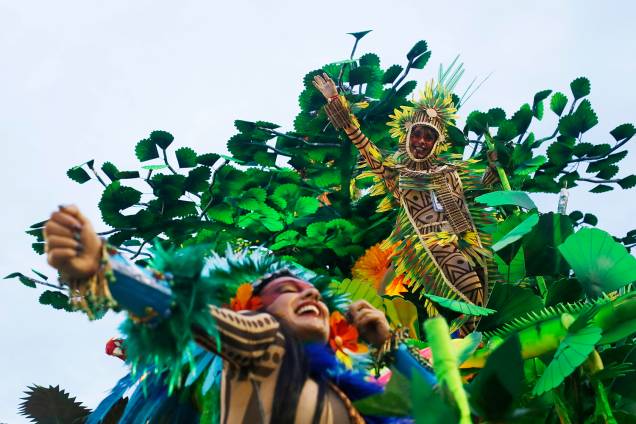 Beija-Flor de Nilópolis é a última escola a desfilar na primeira noite do Carnaval carioca - 27/02/2017 Beija-Flor de Nilópolis é a última escola a desfilar na primeira noite do Carnaval carioca - 27/02/2017