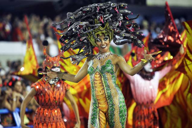 Com o enredo 'A divina comédia do carnaval', a escola de samba Acadêmicos do Salgueiro desfila no Sambódromo da Marquês de Sapucaí, no Rio de Janeiro (RJ) - 27/02/2017 Com o enredo 'A divina comédia do carnaval', a escola de samba Acadêmicos do Salgueiro desfila no Sambódromo da Marquês de Sapucaí, no Rio de Janeiro (RJ) - 27/02/2017