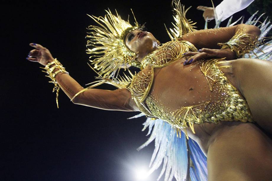 A rainha de bateria da Portela, Bianca Monteiro, durante a segunda noite de desfiles na Marquês de Sapucaí - 28/02/2017