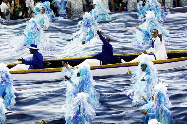 Com o enredo 'Quem nunca sentiu o corpo arrepiar ao ver esse rio passar', a escola de samba Portela desfila no Sambódromo da Marquês de Sapucaí, no Rio de Janeiro (RJ) - 28/02/2017 Com o enredo 'Quem nunca sentiu o corpo arrepiar ao ver esse rio passar', a escola de samba Portela desfila no Sambódromo da Marquês de Sapucaí, no Rio de Janeiro (RJ) - 28/02/2017