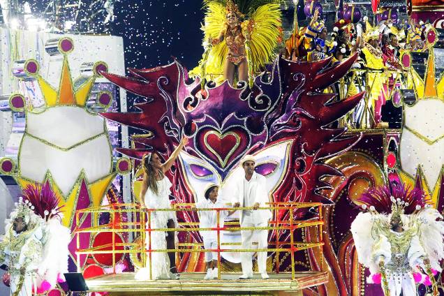 Com o enredo ' Ivete do rio ao Rio', a escola de samba Acadêmicos do Grande Rio desfila no Sambódromo da Marquês de Sapucaí, no Rio de Janeiro (RJ) - 26/02/2017 Com o enredo ' Ivete do rio ao Rio', a escola de samba Acadêmicos do Grande Rio desfila no Sambódromo da Marquês de Sapucaí, no Rio de Janeiro (RJ) - 26/02/2017