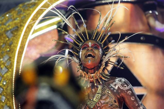 Com o enredo 'O som da cor', a escola de samba Unidos de Vila Isabel desfila no Sambódromo da Marquês de Sapucaí, no Rio de Janeiro (RJ) - 27/02/2017 Com o enredo 'O som da cor', a escola de samba Unidos de Vila Isabel desfila no Sambódromo da Marquês de Sapucaí, no Rio de Janeiro (RJ) - 27/02/2017