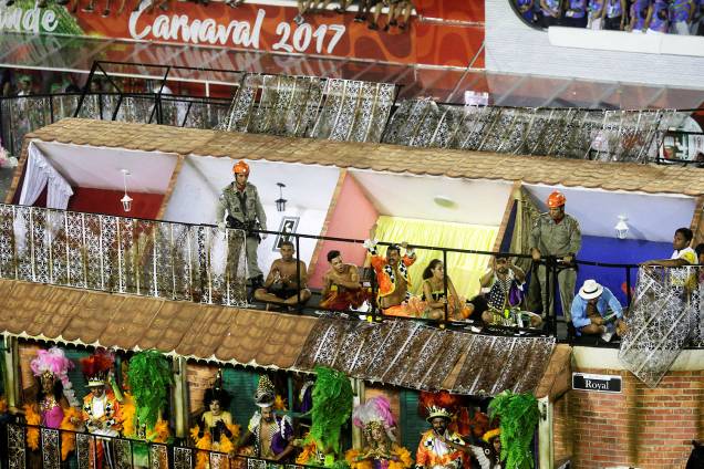 Parte de carro alegórico despenca e deixa feridos na Sapucaí.
Acidente com carro da Unidos da Tijuca deixou 15 feridos Parte de carro alegórico despenca e deixa feridos na Sapucaí.
Acidente com carro da Unidos da Tijuca deixou 15 feridos