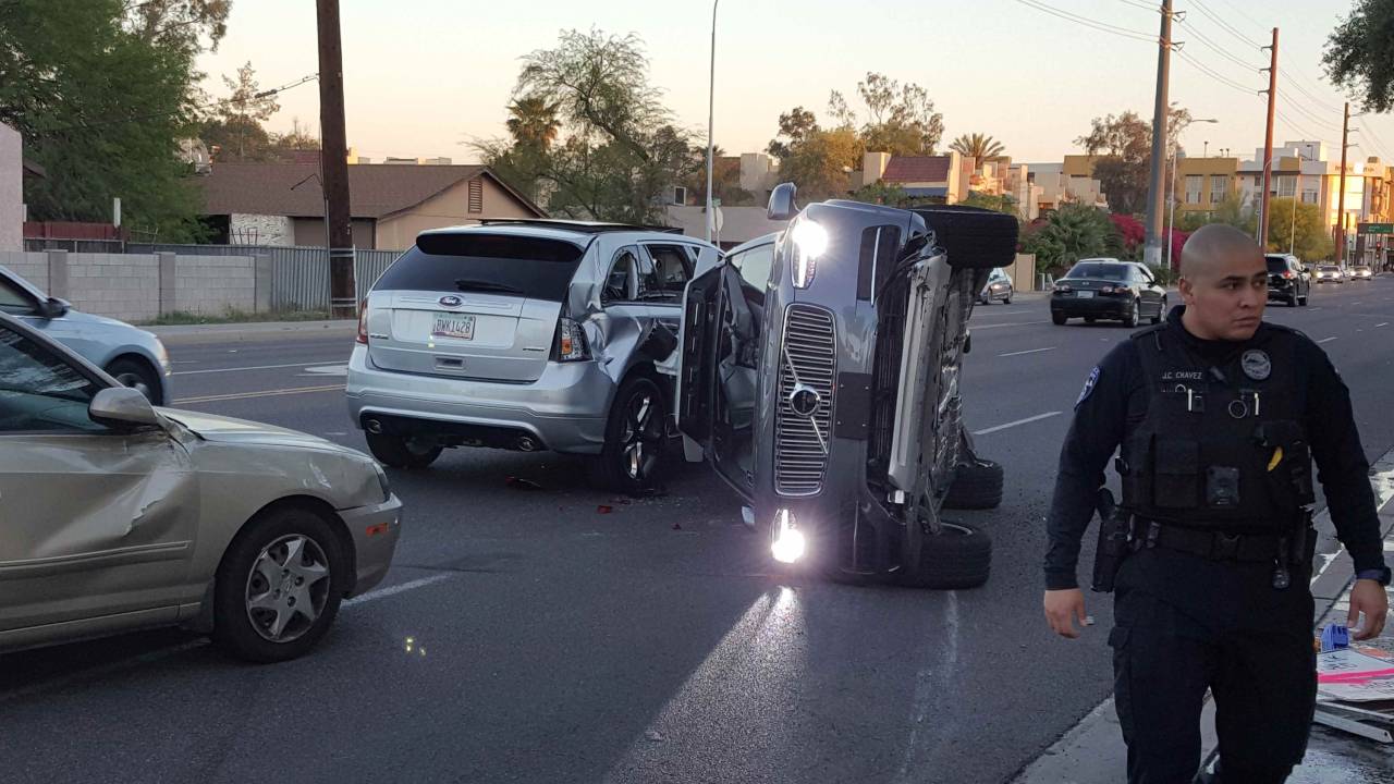 Carro autônomo da Uber sofre acidente nos EUA