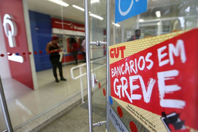 Agências bancárias ficam fechadas no centro do Rio de Janeiro. A paralisação de 24 horas é contra a reforma da Previdência proposta pelo governo Michel Temer e em discussão no Congresso Nacional - 15/03/2017 Agências bancárias ficam fechadas no centro do Rio de Janeiro. A paralisação de 24 horas é contra a reforma da Previdência proposta pelo governo Michel Temer e em discussão no Congresso Nacional - 15/03/2017