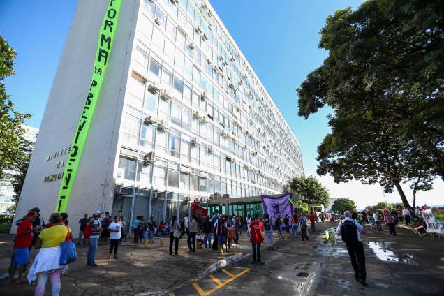 Integrantes de movimentos sociais ocupam o Ministério da Fazenda em protesto contra as reformas da Previdência e trabalhista - 15/03/2017 Integrantes de movimentos sociais ocupam o Ministério da Fazenda em protesto contra as reformas da Previdência e trabalhista - 15/03/2017