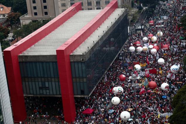 Manifestantes ocupam a avenida Paulista durante protesto contra as reformas trabalhista e da Previdência propostas pelo governo Michel Temer - 15/03/2017 Manifestantes ocupam a avenida Paulista durante protesto contra as reformas trabalhista e da Previdência propostas pelo governo Michel Temer - 15/03/2017