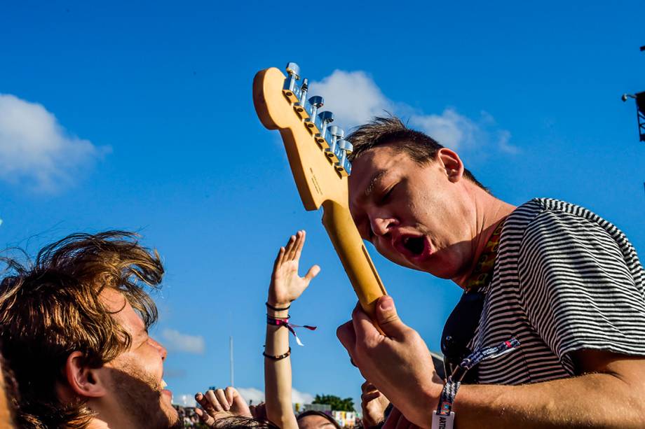 Show do Cage the Elephant levanta o público na 6ª edição do Lollapalooza