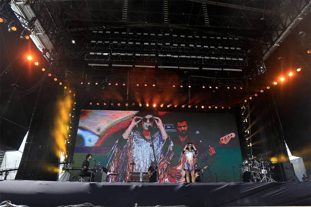 A cantora Céu abre o palco principal no segundo dia do Festival Lollapalooza 2017 no autódromo de Interlagos, em São Paulo A cantora Céu abre o palco principal no segundo dia do Festival Lollapalooza 2017 no autódromo de Interlagos, em São Paulo