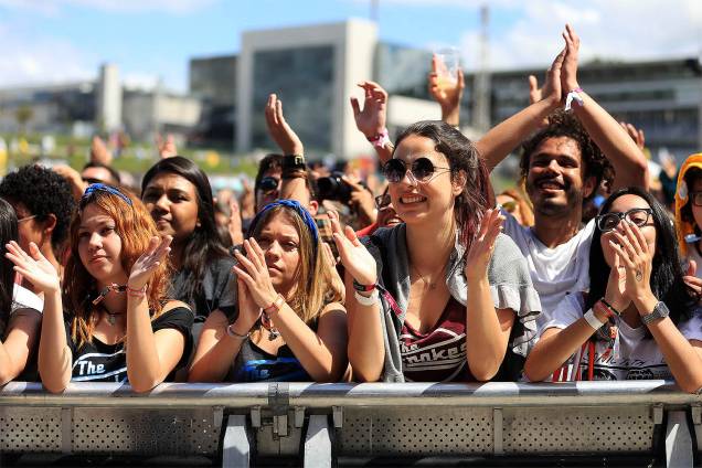 Público durante o show da cantora Céu no segundo dia do Festival Lollapalooza 2017 no autódromo de Interlagos, em São Paulo Público durante o show da cantora Céu no segundo dia do Festival Lollapalooza 2017 no autódromo de Interlagos, em São Paulo