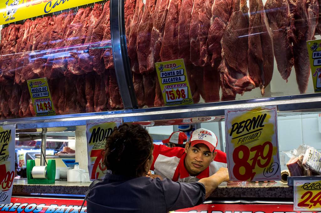 Teste identifica irregularidades em carnes de seis empresas