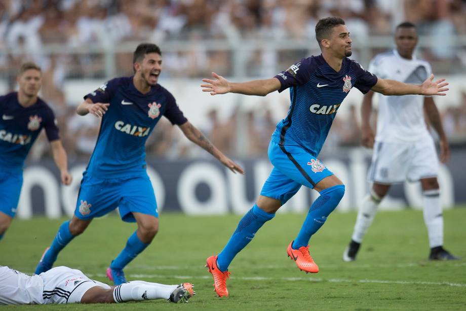 O zagueiro L&eacute;o Santos comemora o gol de empate do Corinthians na partida contra a Ponte Preta em Campinas, v&aacute;lida pelo Campeonato Paulista