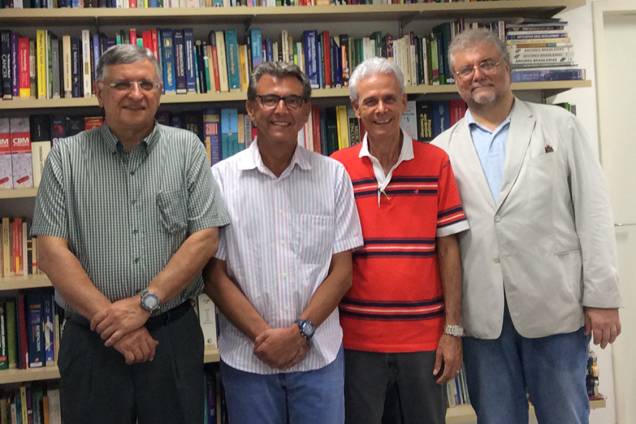 Médicos idealizadores do tratamento de queimaduras com pele de tilápia (da esquerda para direita, Odorico Moraes, Marcelo Borges, Edmar Maciel e Nelson Piccolo). Médicos idealizadores do tratamento de queimaduras com pele de tilápia (da esquerda para direita, Odorico Moraes, Marcelo Borges, Edmar Maciel e Nelson Piccolo).