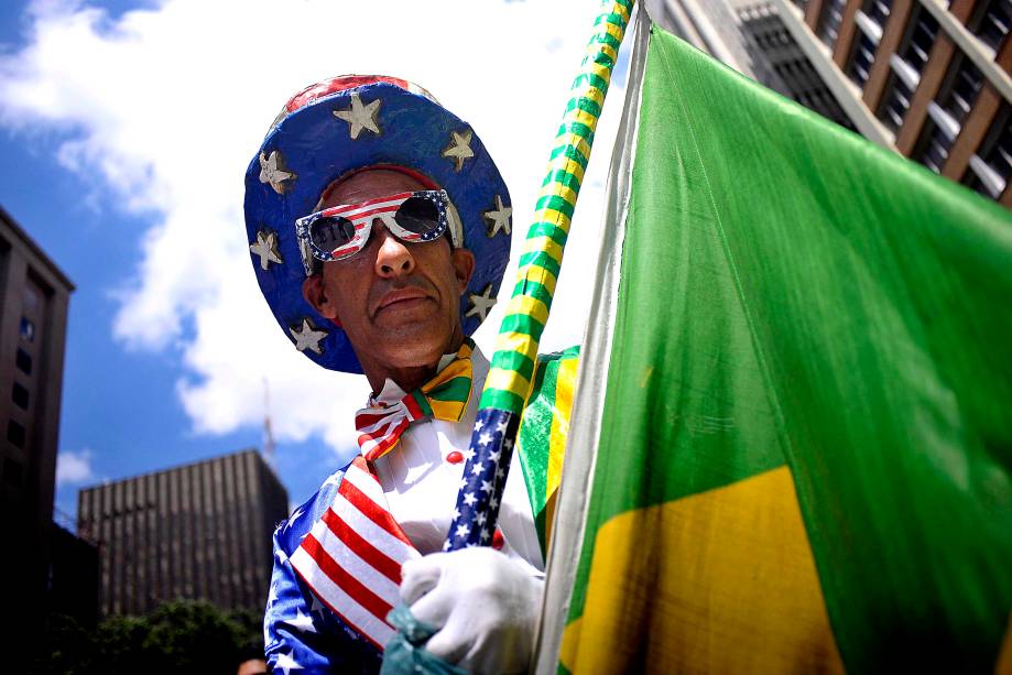 Na Avenida Paulista, manifestação organizada pelos movimentos sociais MBL (Movimento Brasil Livre) e "Vem Pra Rua", que também aconteceu em outras cidades do Brasil