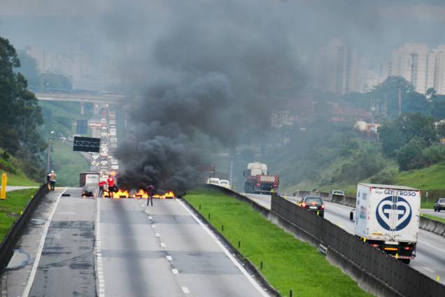 Sindicato dos Metalúrgicos promove protestos contra o governo e suas reformas trabalhista e previdenciária nas maiores fábricas na via Dutra, região de São José dos Campos (SP) - 15/03/2017 Sindicato dos Metalúrgicos promove protestos contra o governo e suas reformas trabalhista e previdenciária nas maiores fábricas na via Dutra, região de São José dos Campos (SP) - 15/03/2017